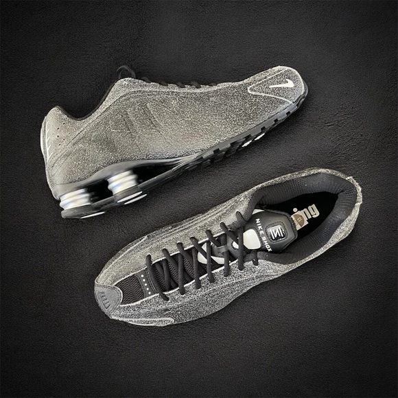 ✔️New✔️ NIKE Shox R4 'Black Distressed Leather'